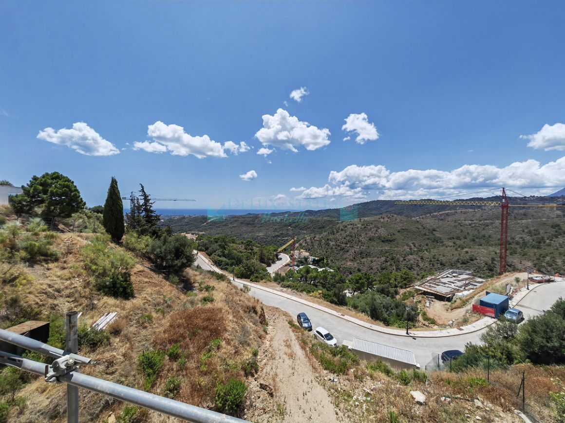 Plot for sale in Benahavis