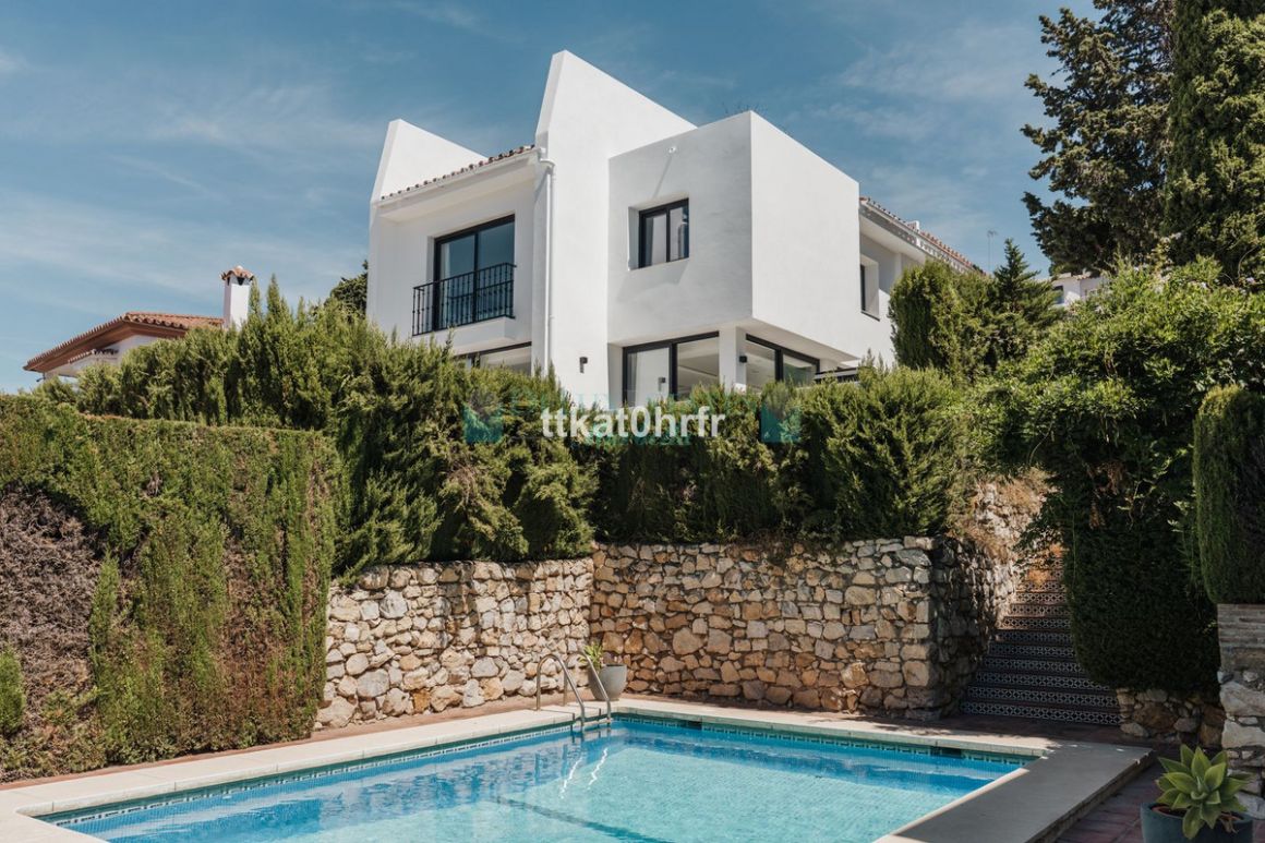 Villa for sale in Nueva Andalucia