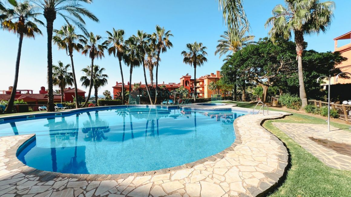 Apartment for sale in  La Reserva de Marbella, Marbella East