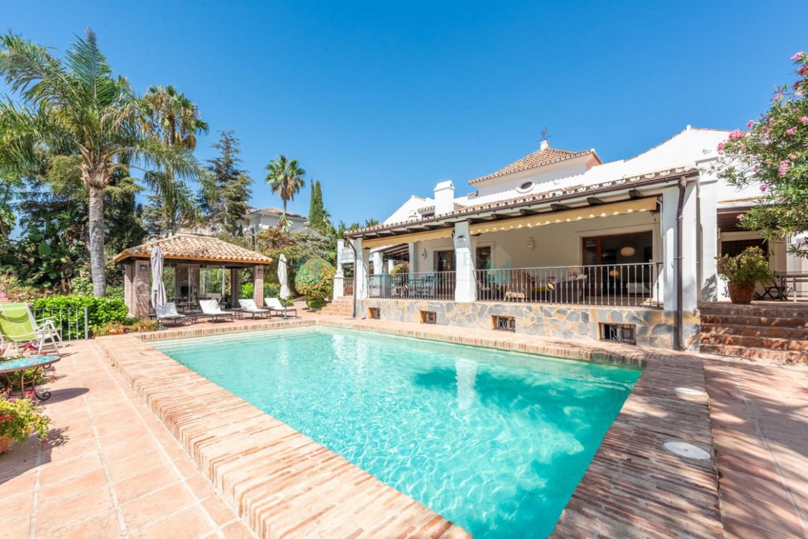 Villa in El Paraiso, Estepona