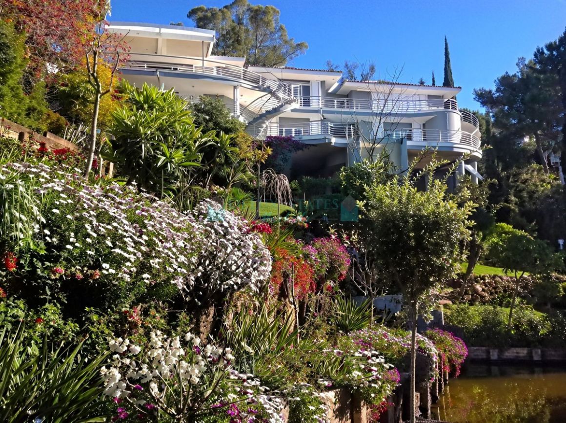 Villa in El Madroñal, Benahavis
