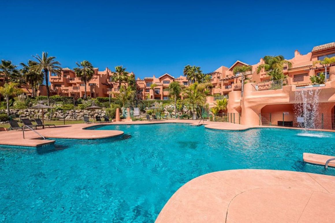 Ático en alquiler en  New Golden Mile, Estepona