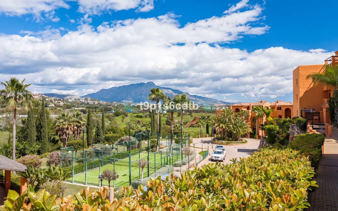 Ground Floor Apartment for sale in Benahavis