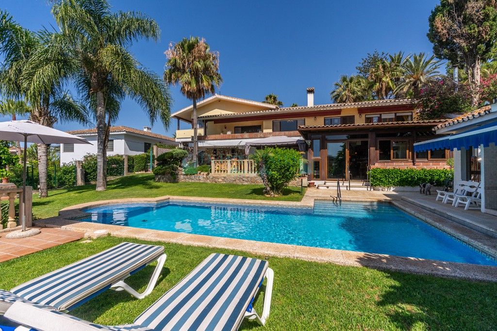 Villa in Marbesa, Marbella East