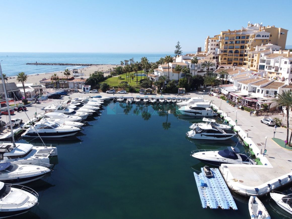 Apartment in Cabopino, Marbella East