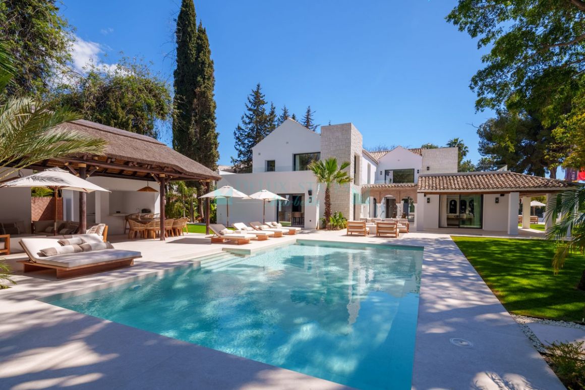Villa for sale in Nueva Andalucia