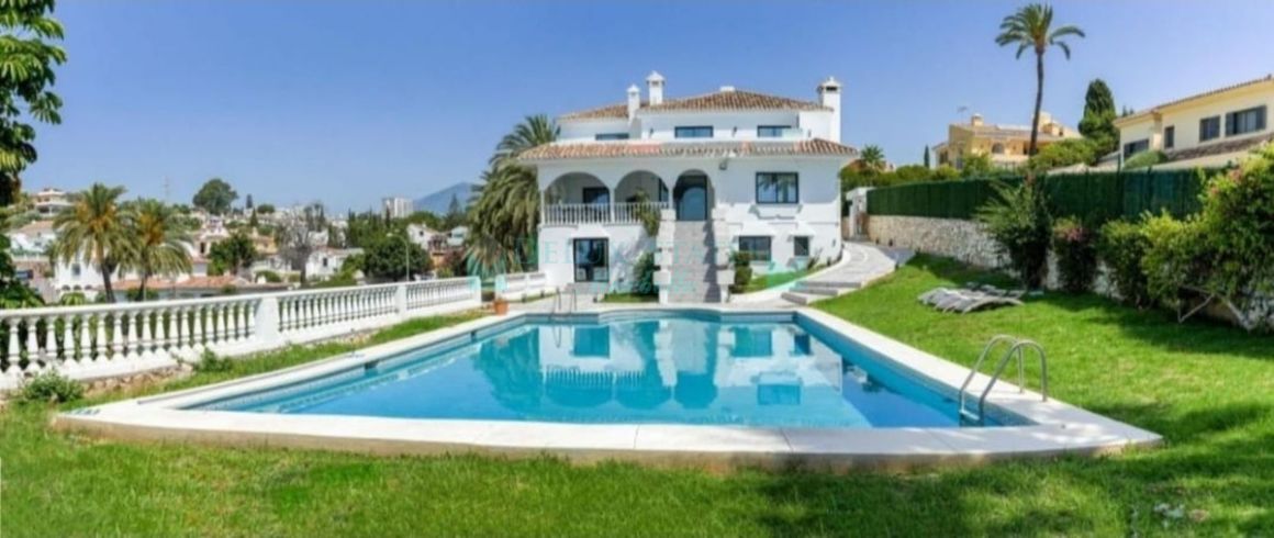 Villa in Nueva Andalucia