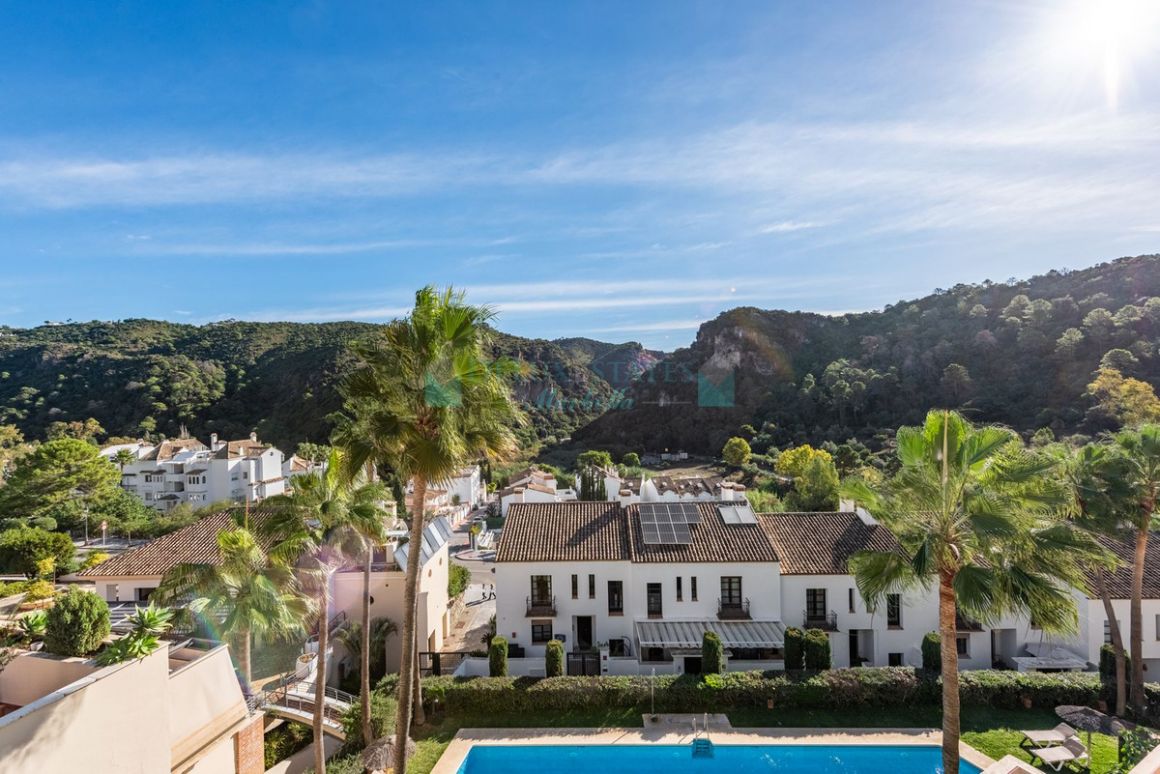 Town House for sale in Benahavis