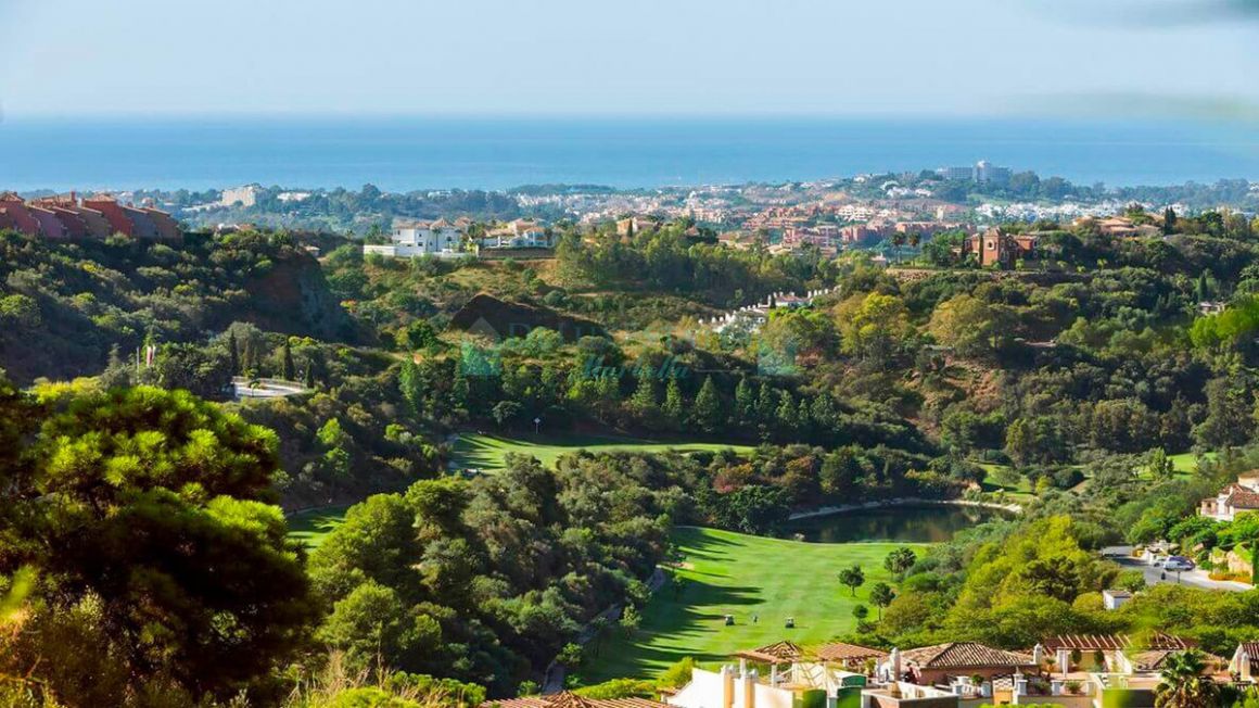 Apartment for sale in  Monte Halcones, Benahavis