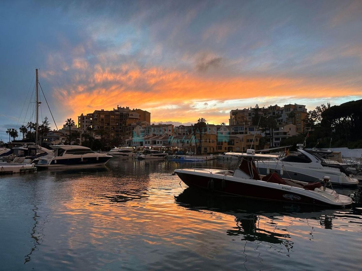 Penthouse in Cabopino, Marbella East