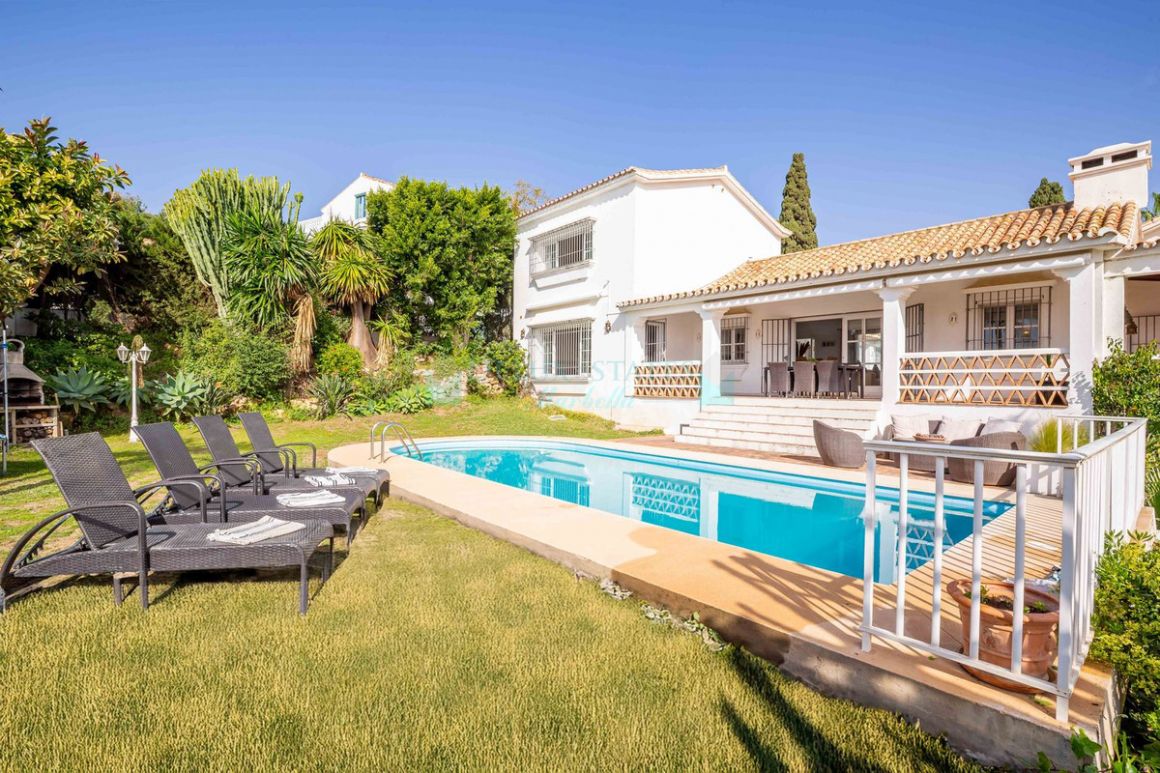 Villa in El Paraiso, Estepona