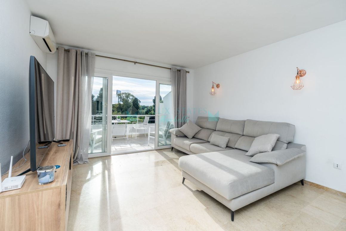 Penthouse for sale in  El Paraiso, Estepona