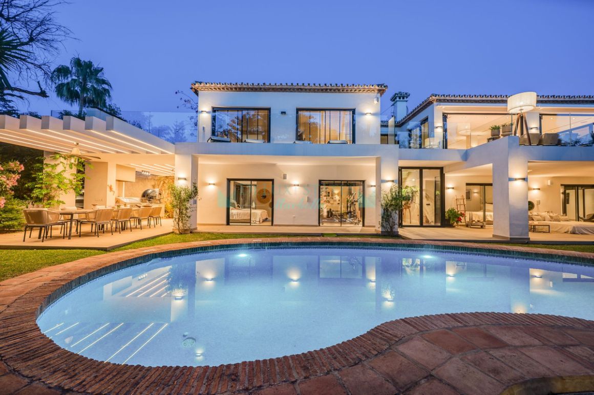 Villa for sale in  El Rosario, Marbella East