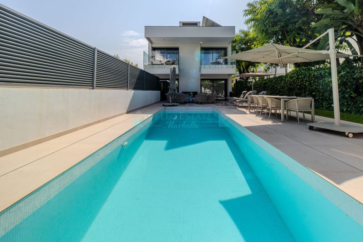 Villa for sale in Marbella - Puerto Banus