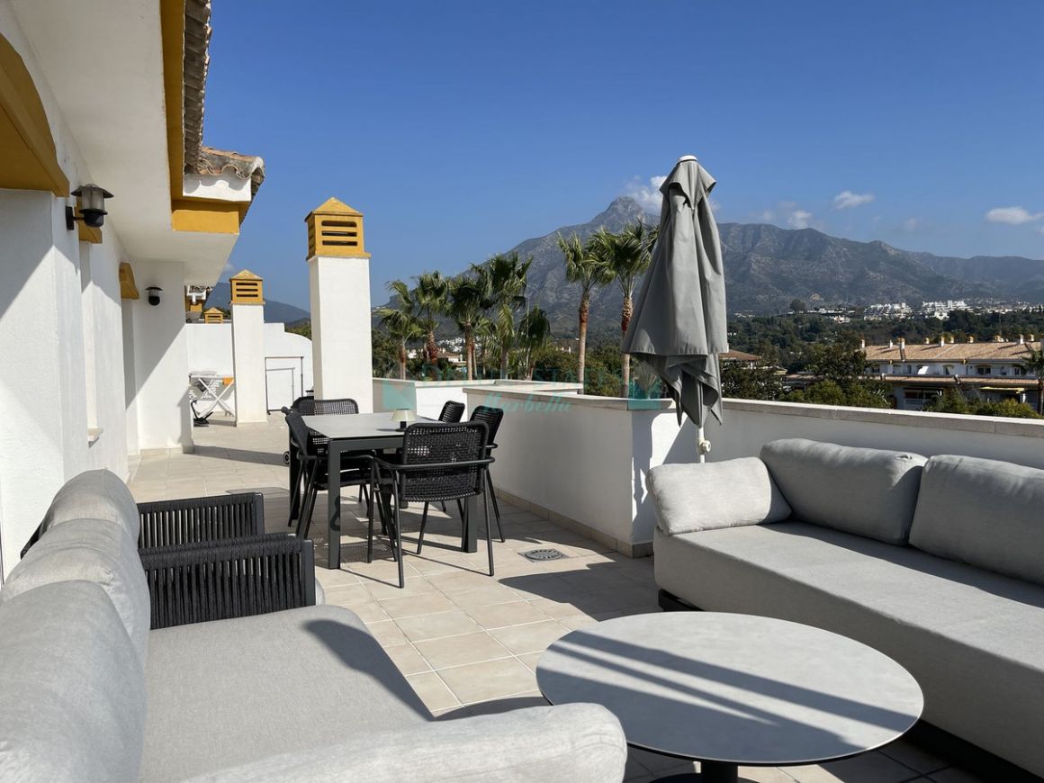 Penthouse for sale in Nueva Andalucia