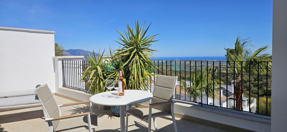 Ático en venta en  La Mairena, Marbella Este