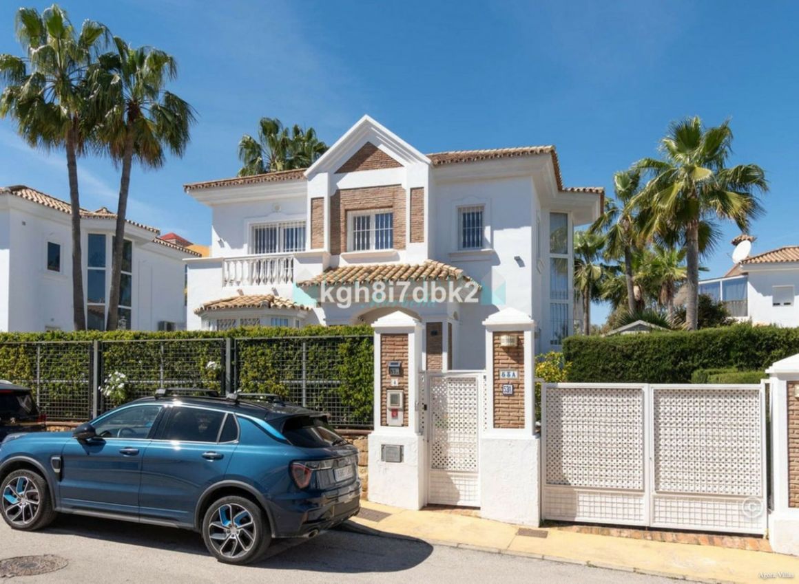 Villa en venta en Estepona