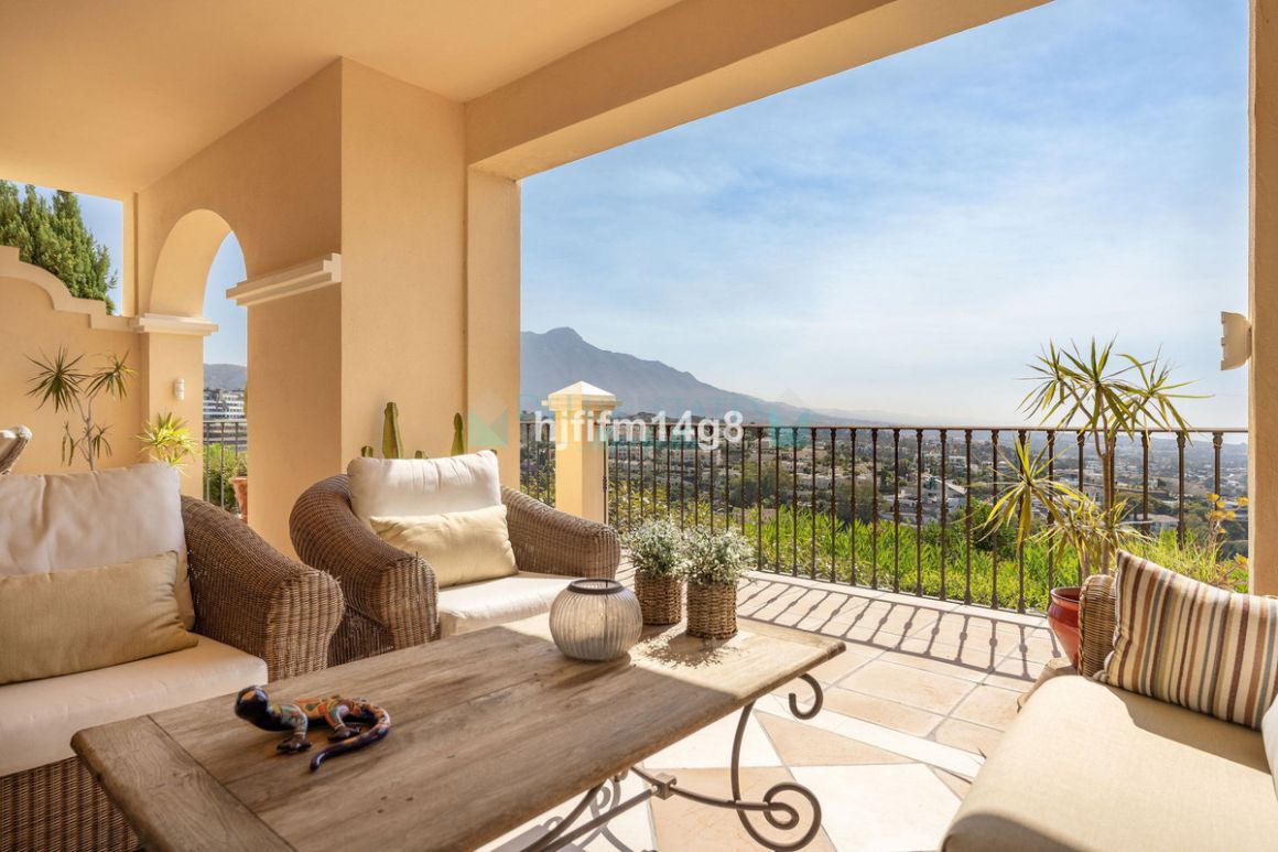 Ground Floor Apartment for sale in Benahavis