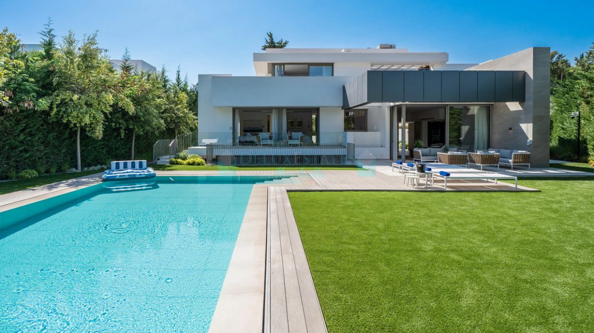 Villa in El Paraiso, Estepona