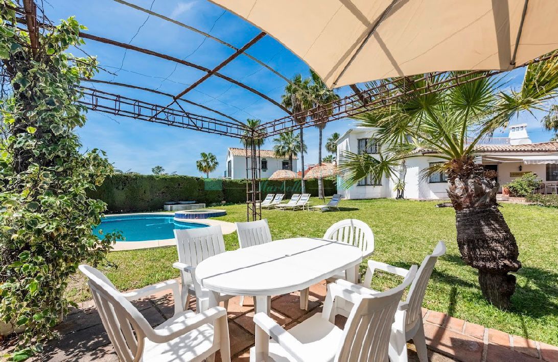 Villa en alquiler en  New Golden Mile, Estepona