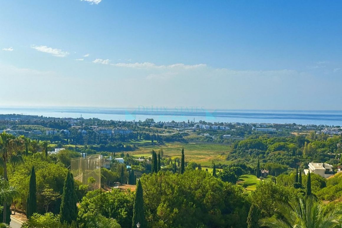 Penthouse for sale in  Los Flamingos, Benahavis