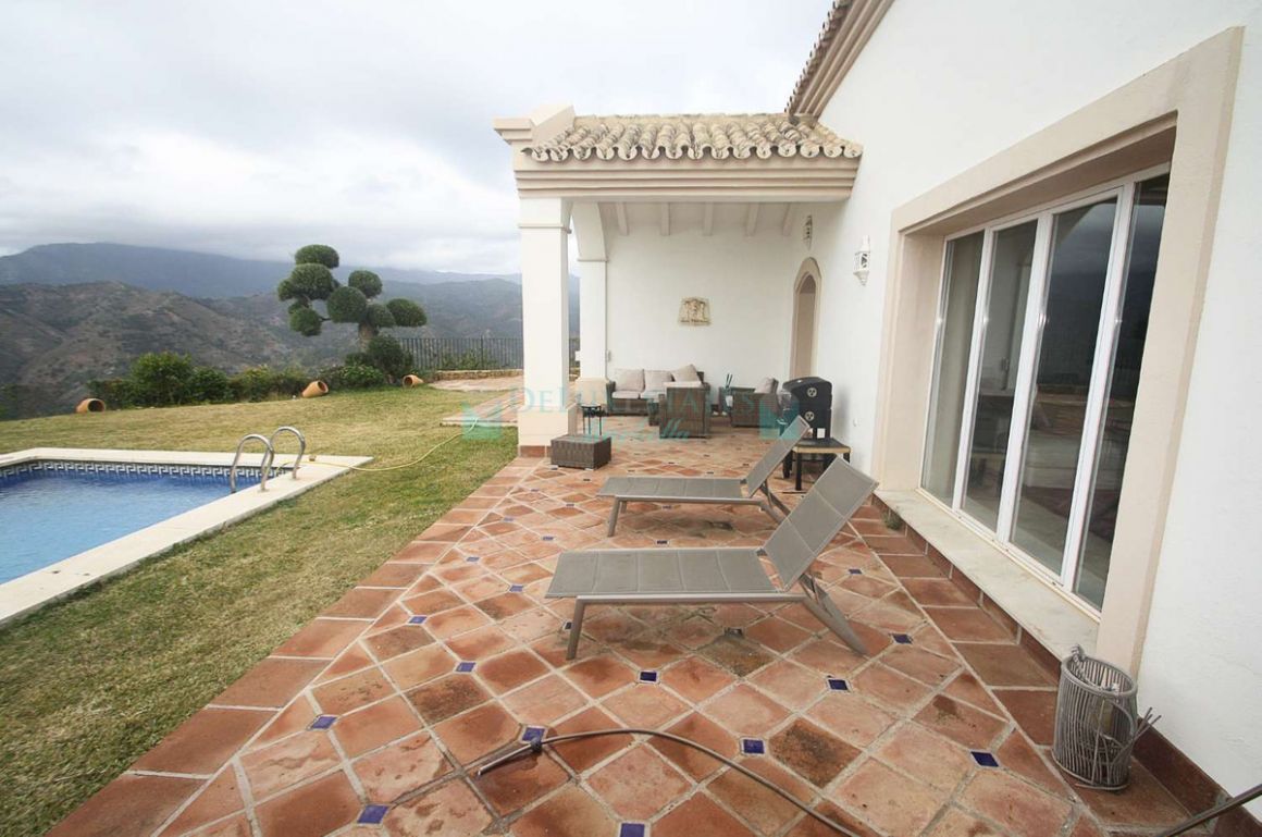 Villa for sale in Istan