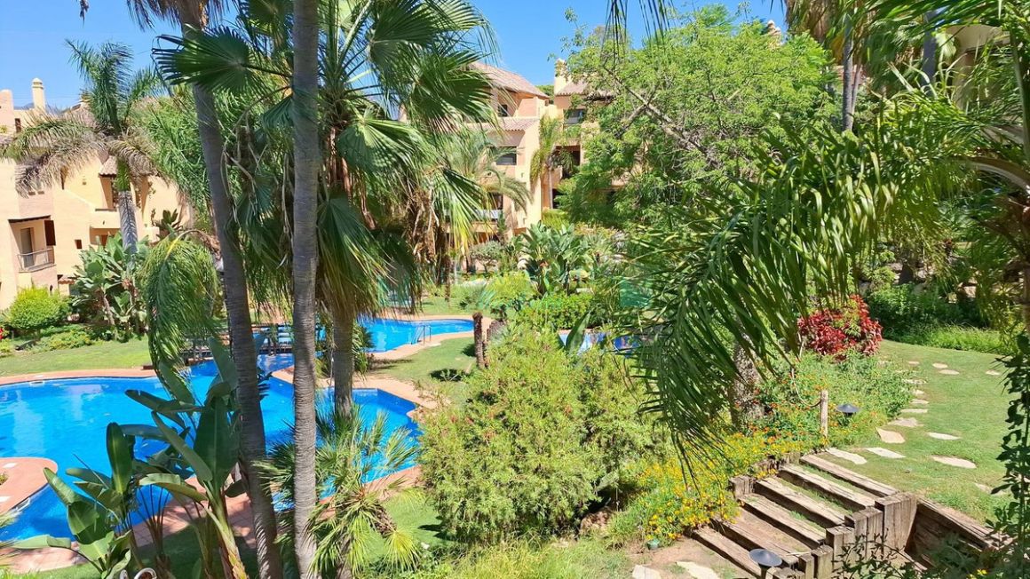 Apartment in El Paraiso, Estepona