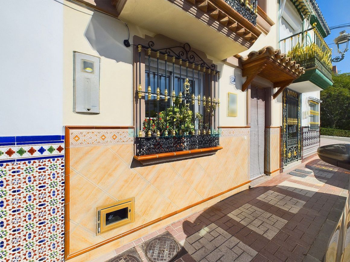 Town House for sale in Estepona
