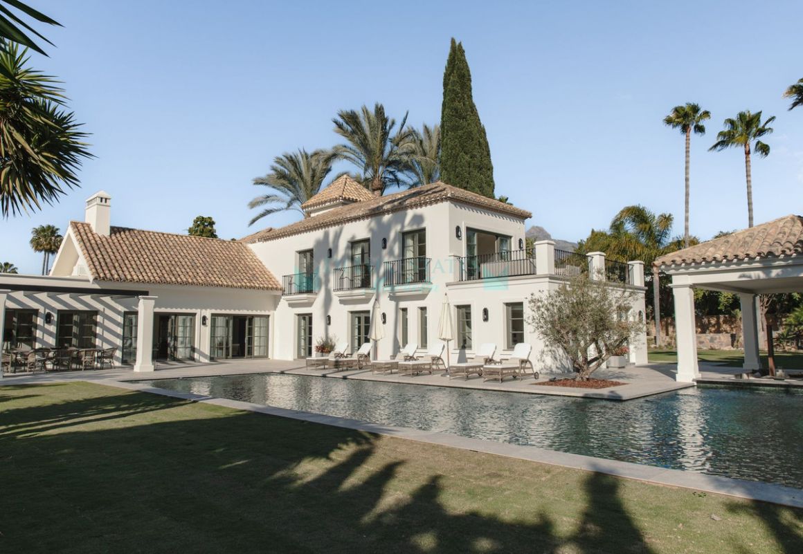 Villa for sale in Nueva Andalucia