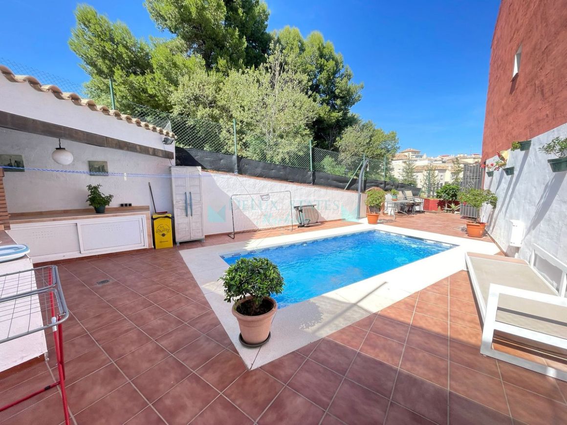 Town House for sale in Estepona