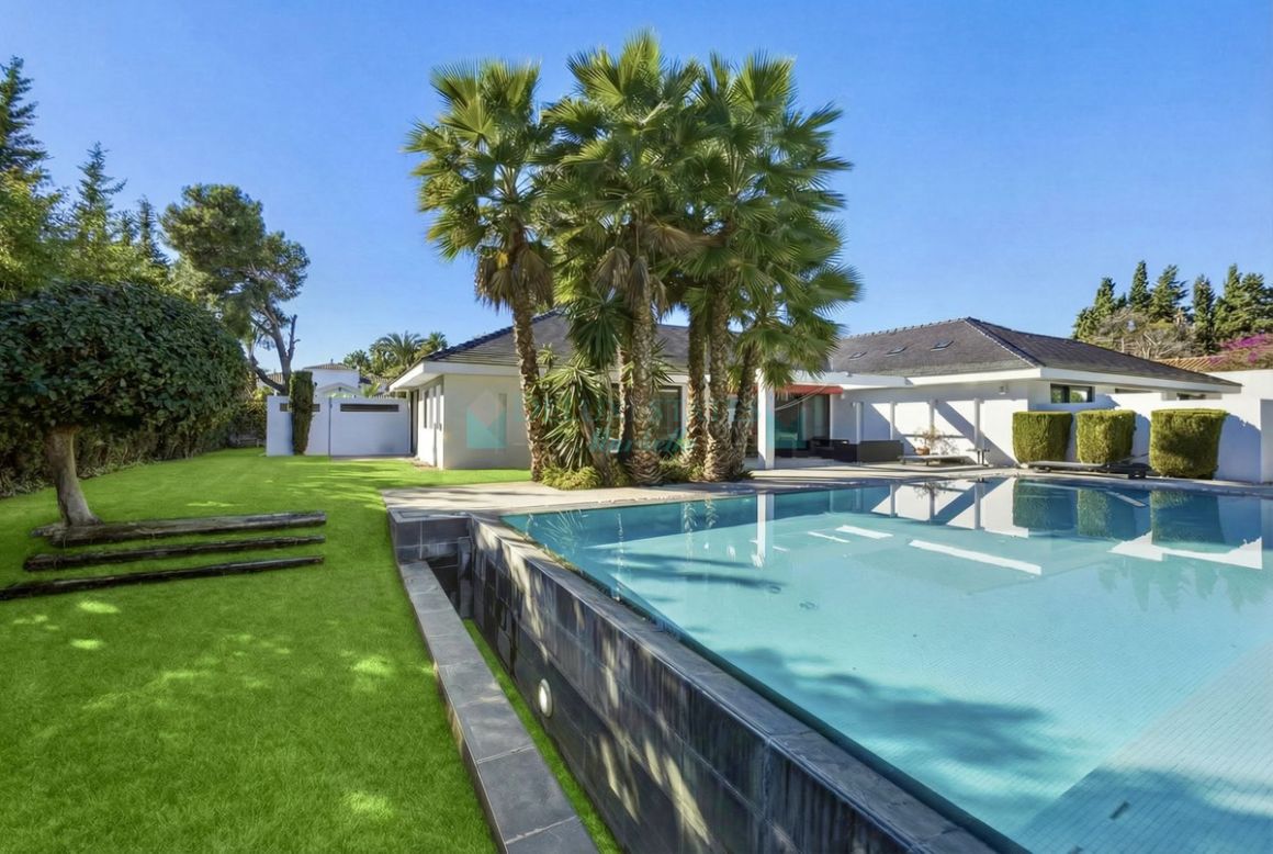 Villa for sale in  Guadalmina Baja, San Pedro de Alcantara