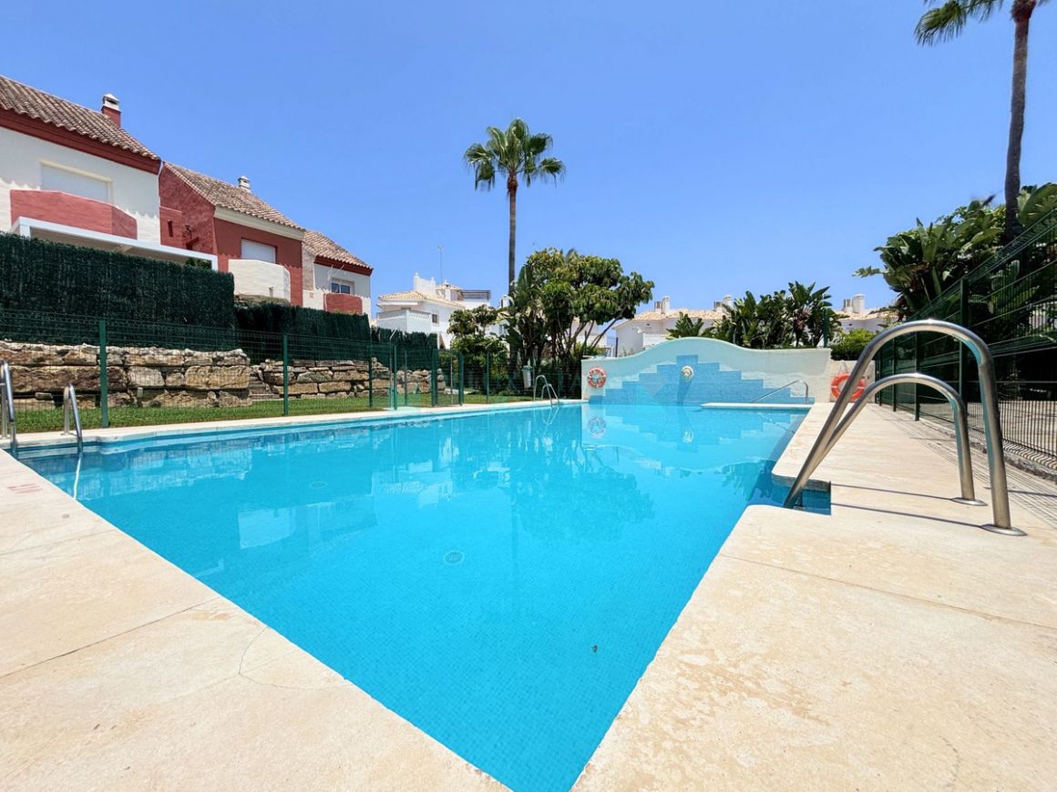 Town House for sale in Estepona