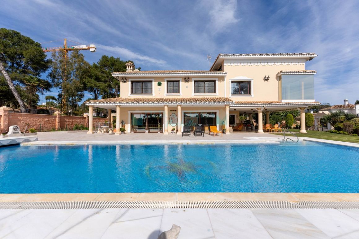 Villa in Los Monteros, Marbella East