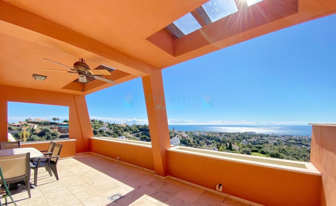 Penthouse for sale in  El Rosario, Marbella East