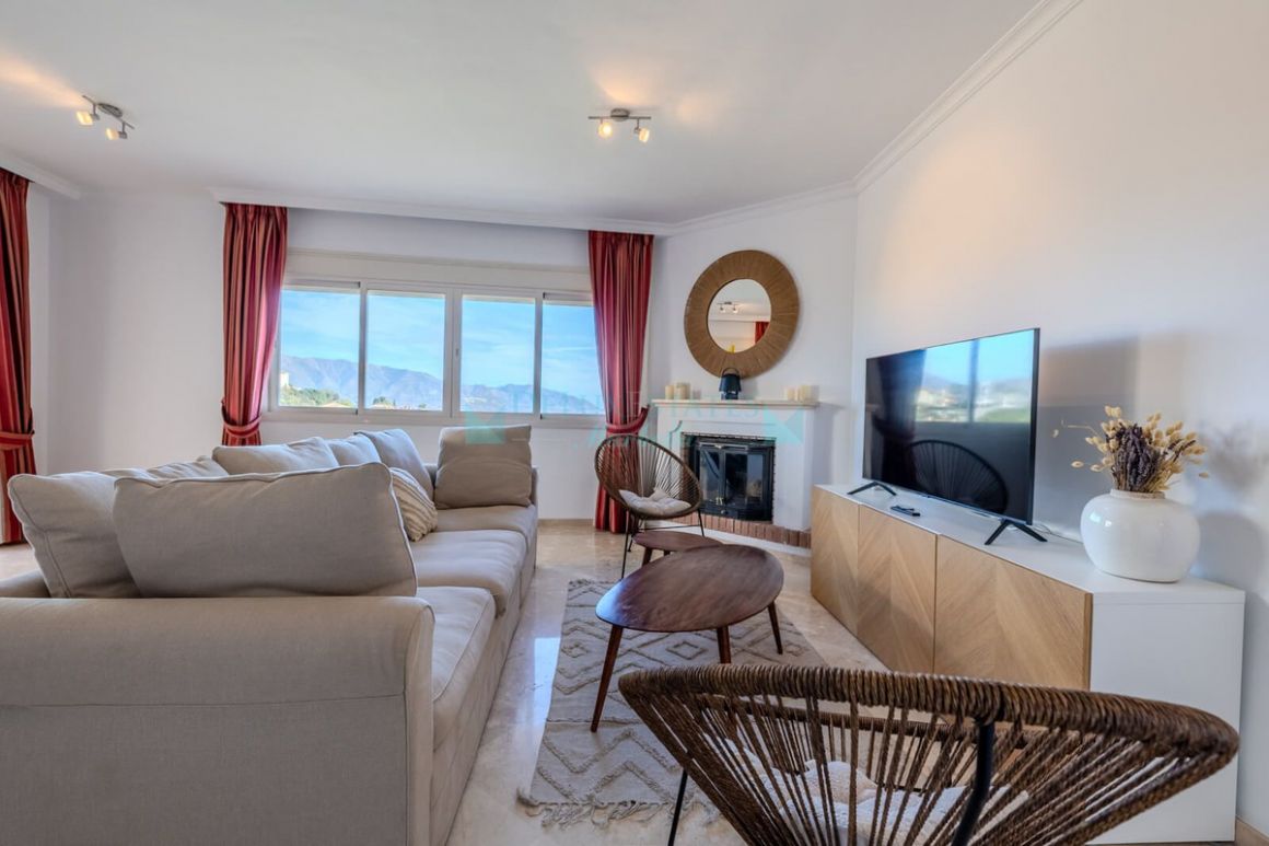 Penthouse for sale in  La Mairena, Marbella East