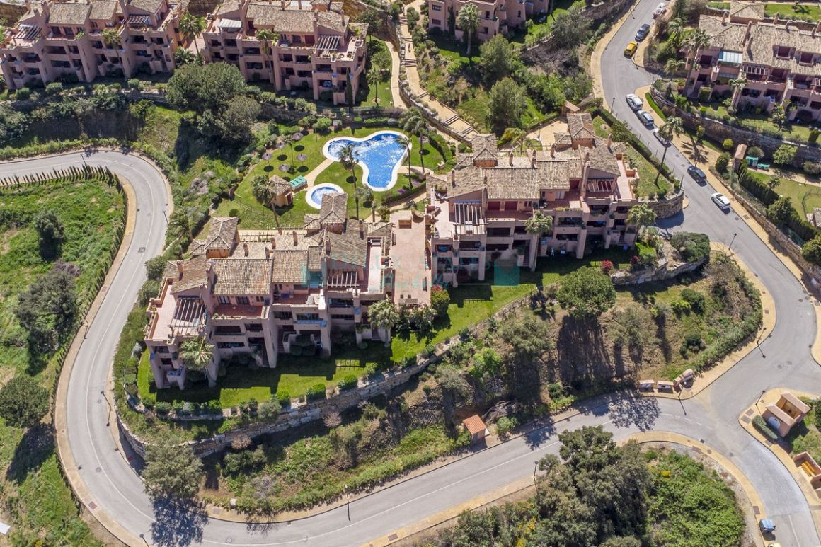 Apartment in La Mairena, Marbella East