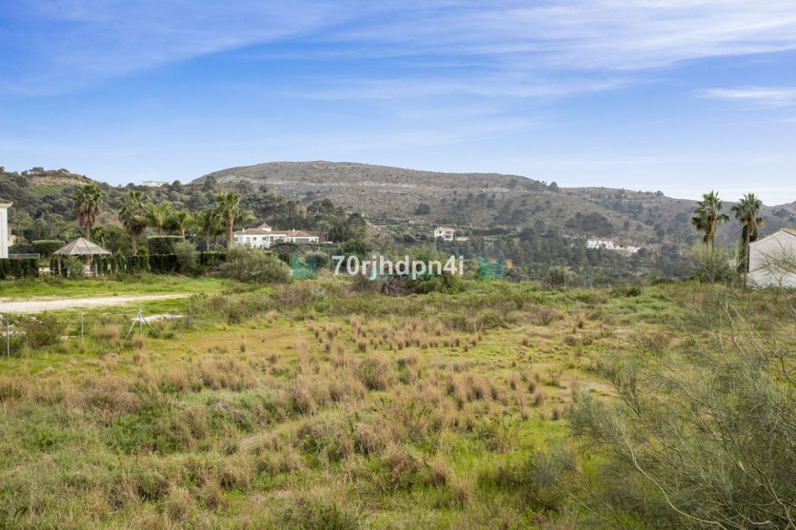 Plot for sale in Benahavis