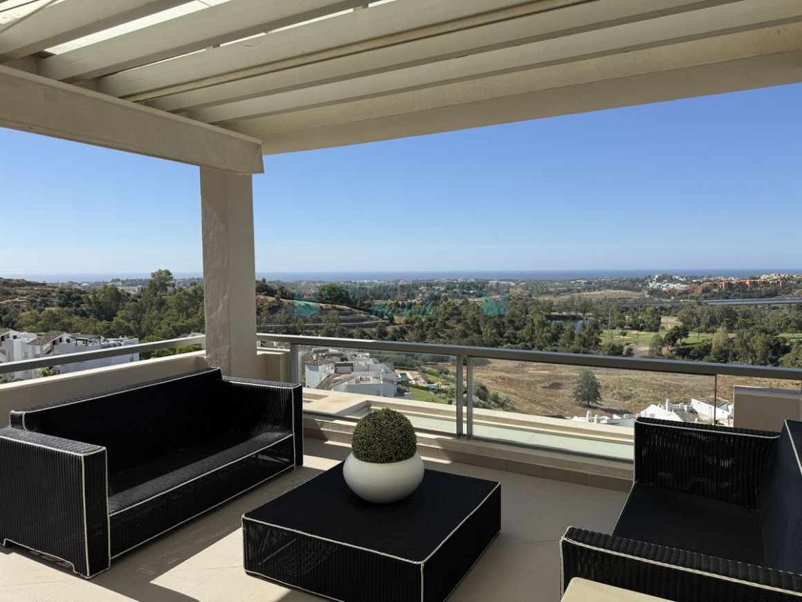 Ático en venta en  Los Arqueros, Benahavis