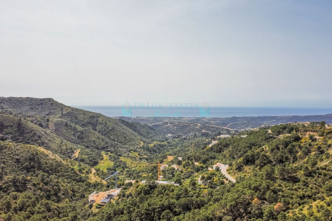 Plot for sale in Benahavis