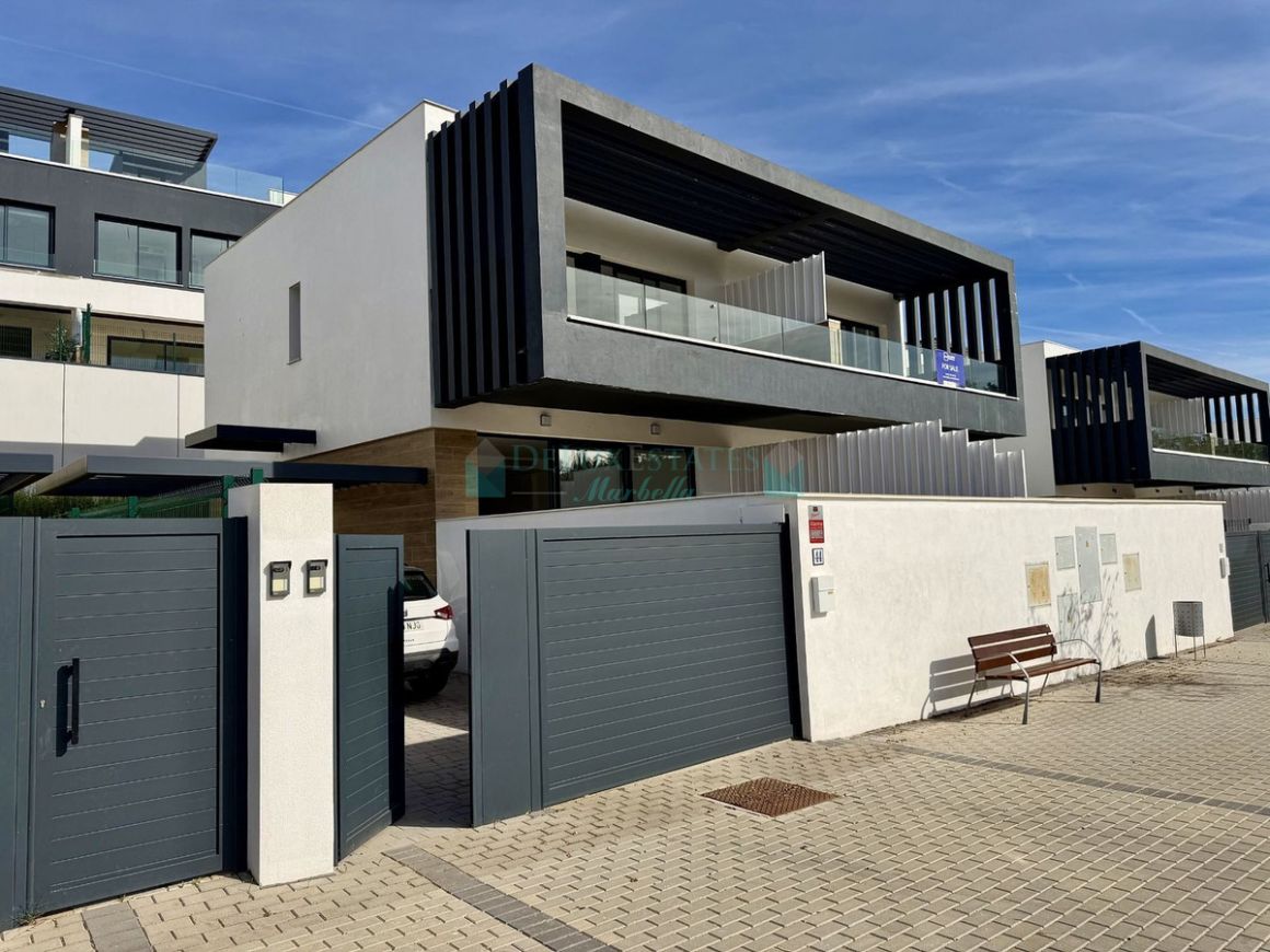 Semi Detached Villa in Atalaya, Estepona