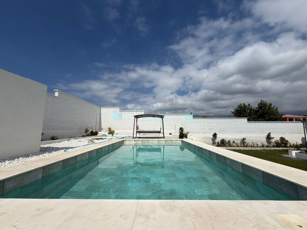 Villa for rent in Estepona