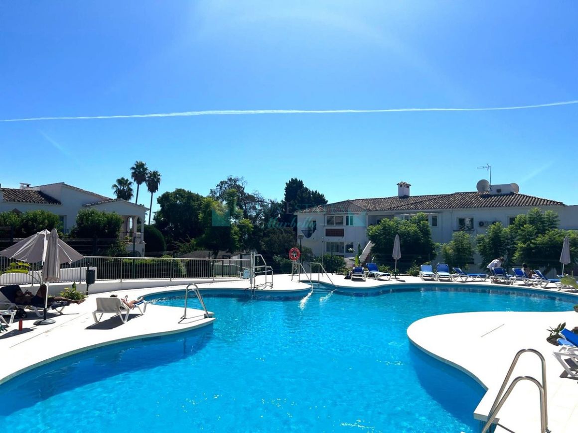 Penthouse for sale in  El Paraiso, Estepona