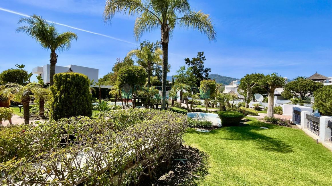 Penthouse for sale in  Rio Real, Marbella East