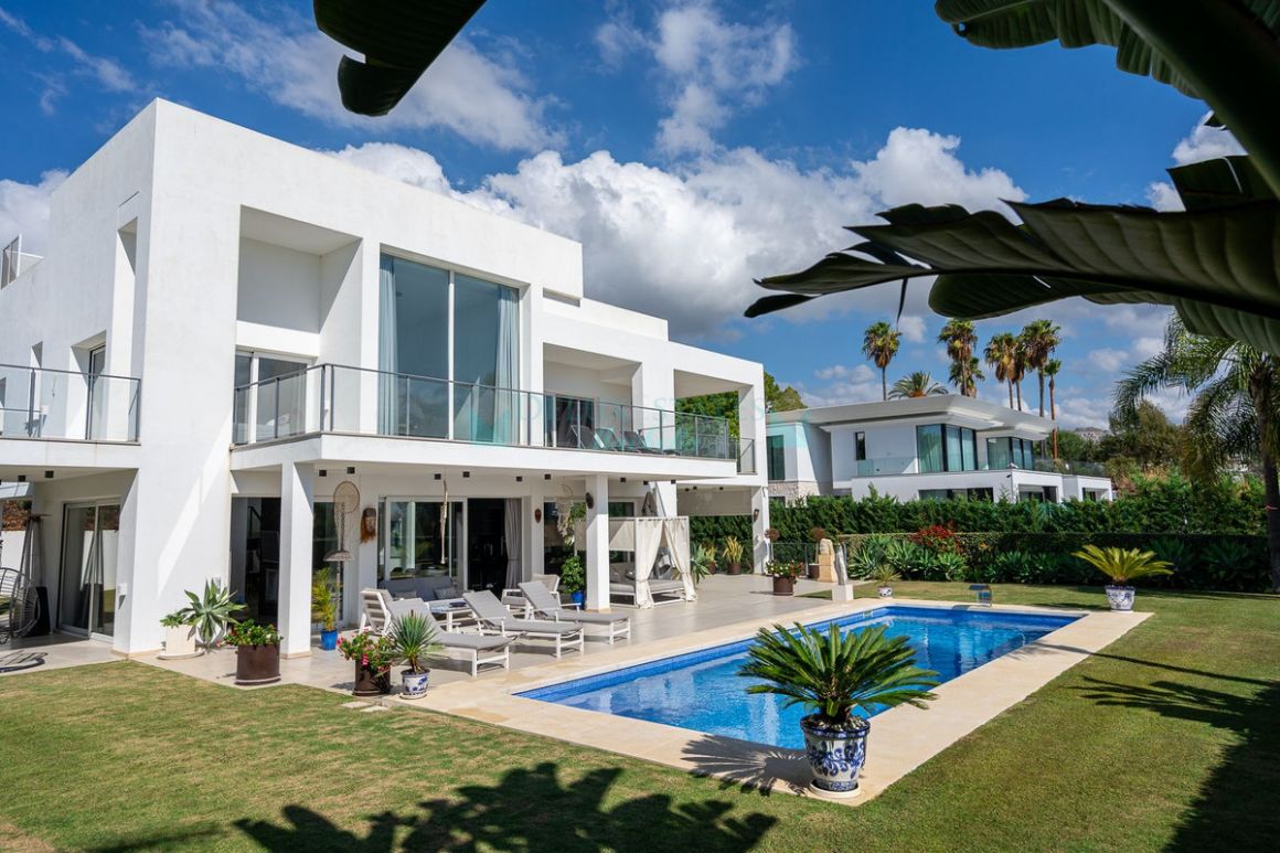Villa for sale in  La Quinta, Benahavis