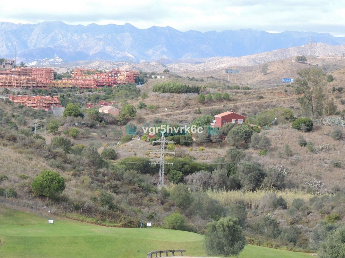 Plot in Cabopino, Marbella East