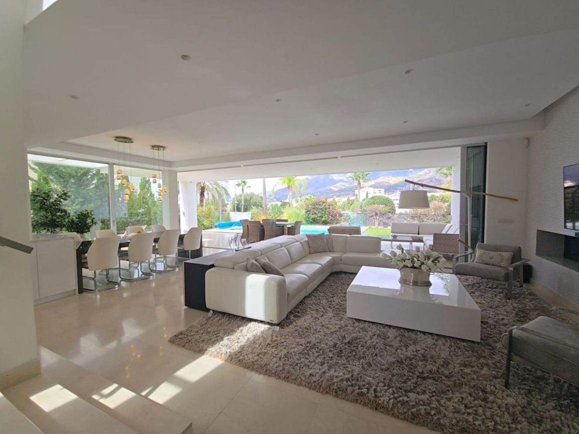 Villa in Rio Real, Marbella East