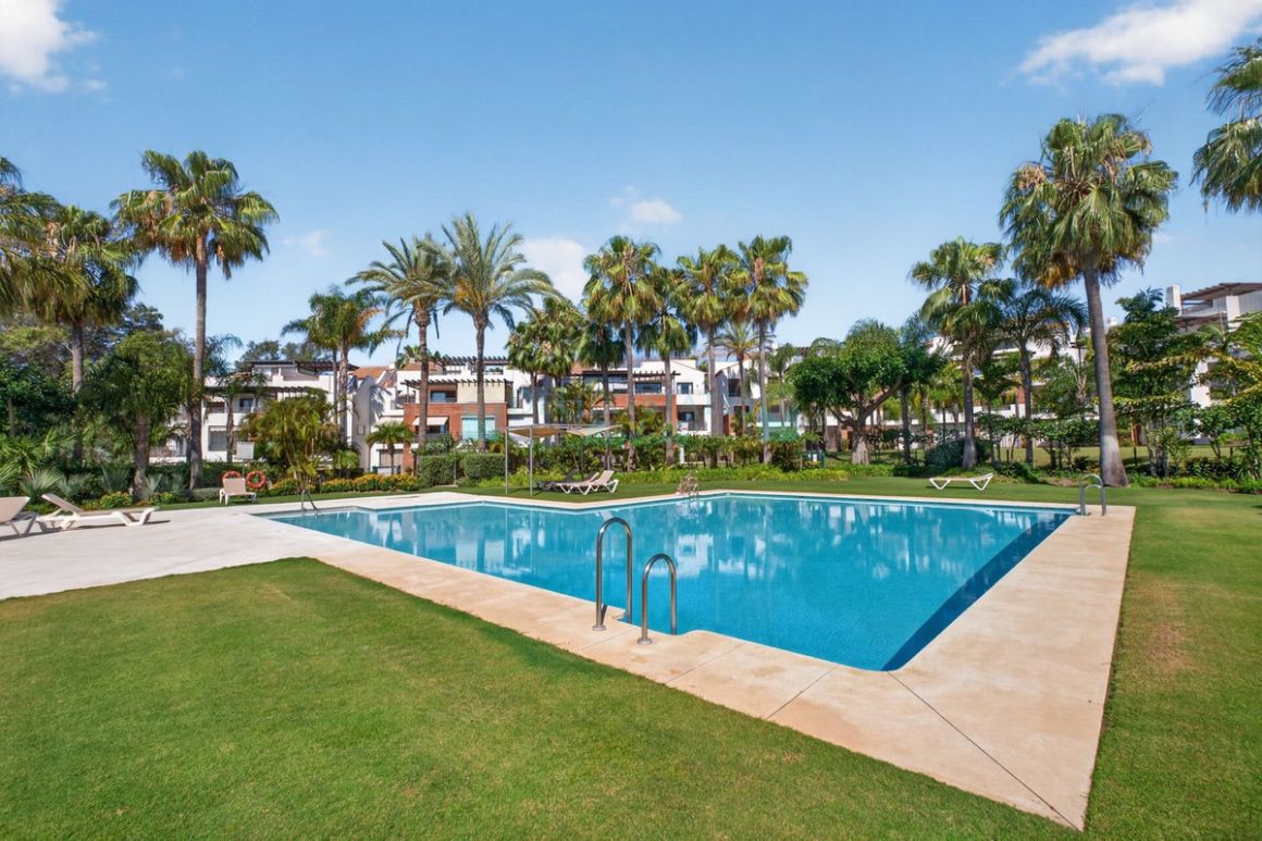 Ground Floor Apartment for sale in Estepona