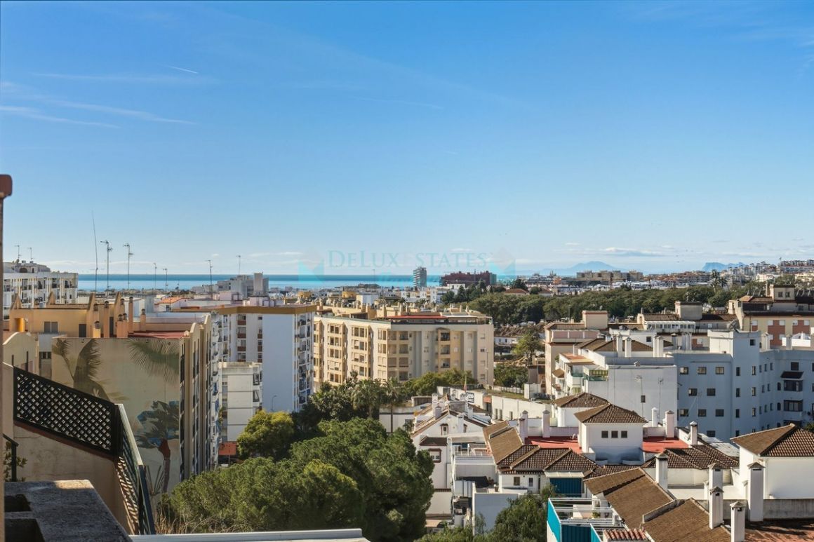 Penthouse for sale in Estepona