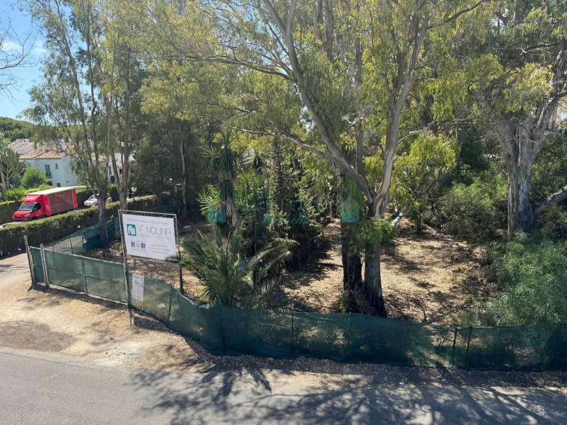 Industrial Land for sale in  El Paraiso, Estepona