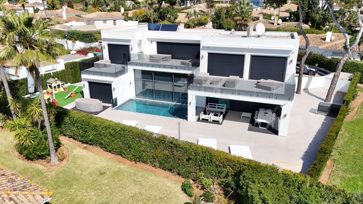 Villa in Los Monteros, Marbella East